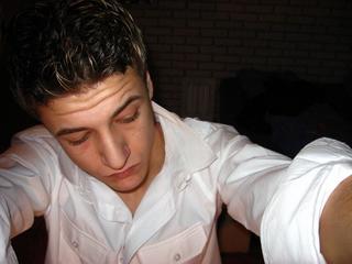 Alter: 19 / Sch&uuml;tze - Alter: 188 / sportlich - Geschlecht: m&auml;nnlich - Ausrichtung: homosexuell - Haare: br&uuml;nett / kurz - Piercing: Gesicht - bewebmaster-Alter:  - Hautfarbe: gebr&auml;unt - Augen: blau - Rasur: teilrasiert